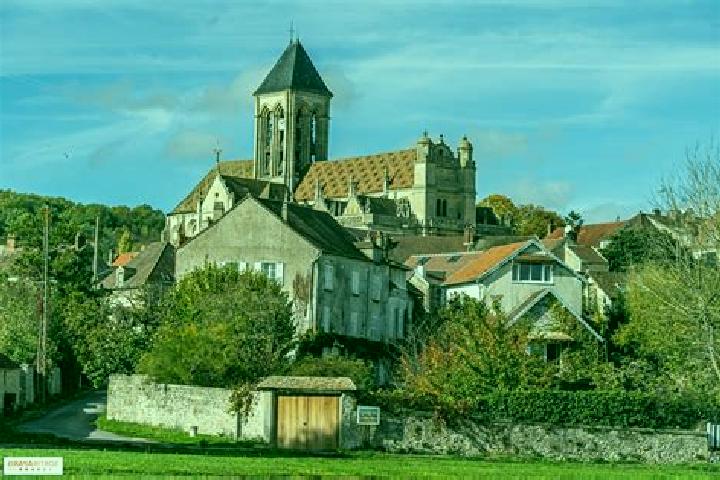 escort Vetheuil