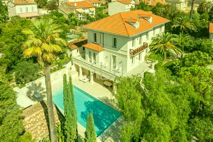 escort Villa Iris