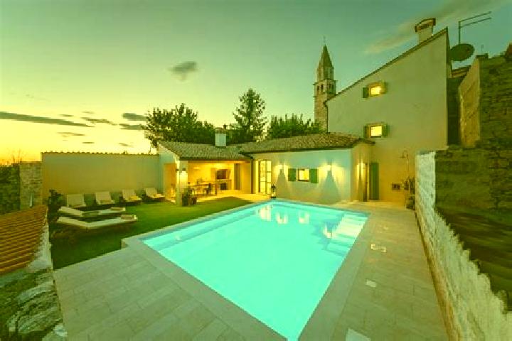 escort Villa Santina