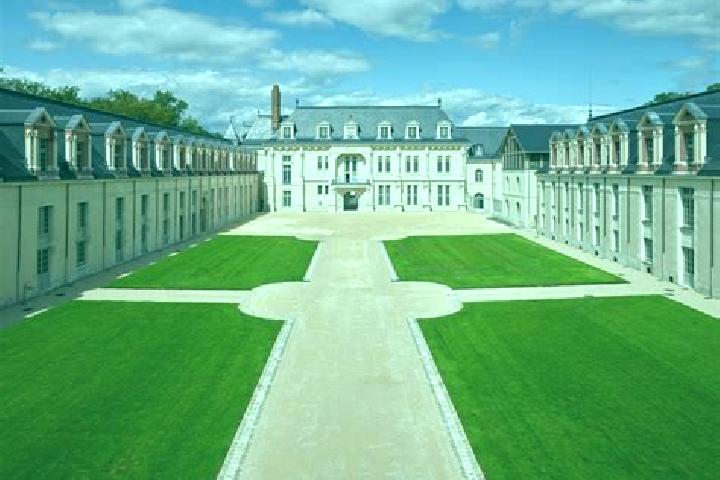 escort Villers-Cotterets