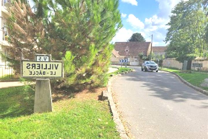 escort Villiers-le-Bacle