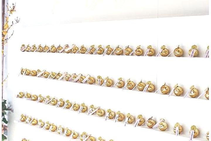 escort Wall