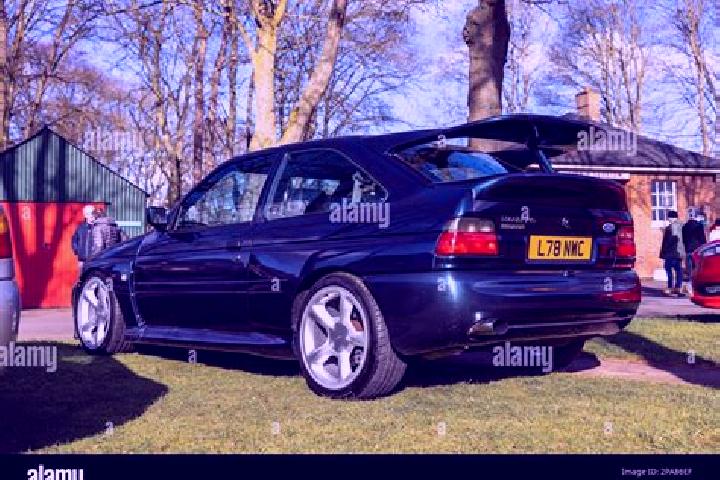escort Weedon Centre