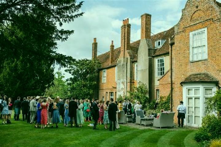 escort West Horsley
