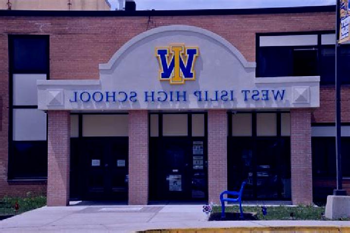 escort West Islip