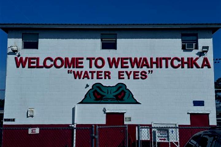 escort Wewahitchka