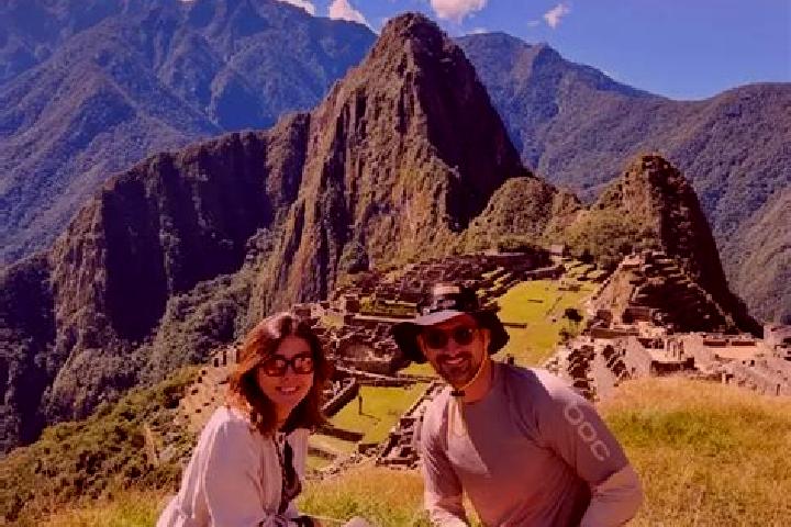 Escorts Aguas Verdes, Peru — Local Companions