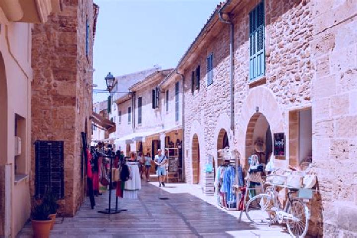 Escorts Alcudia de Veo, Spain — Local Companions