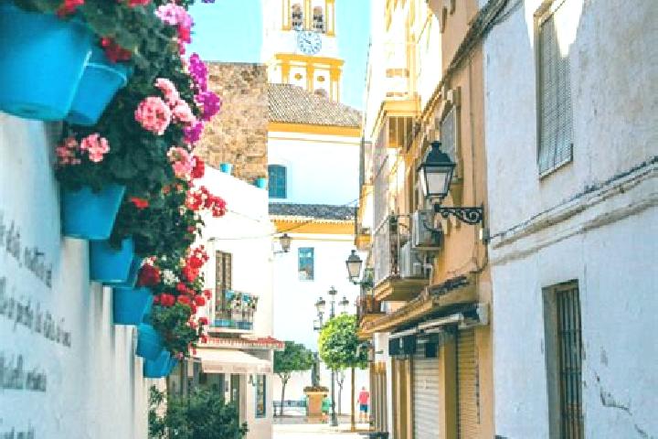 Escorts Almohaja, Spain — Local Companions
