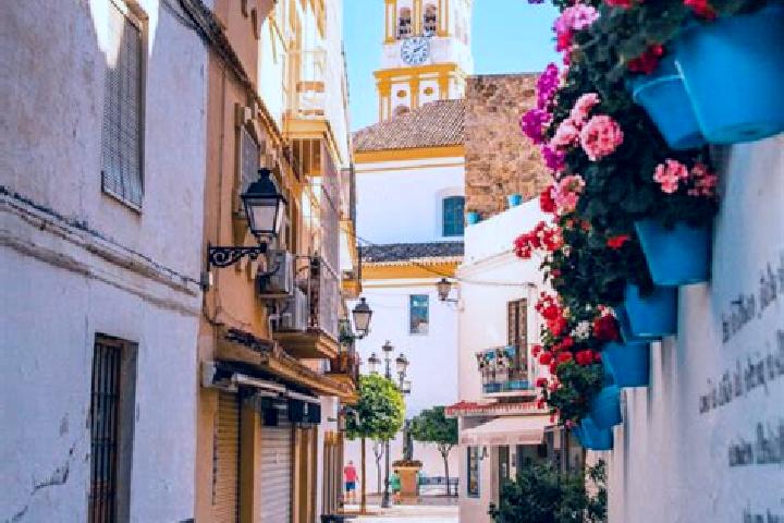 Escorts Alquiza, Spain — Local Companions