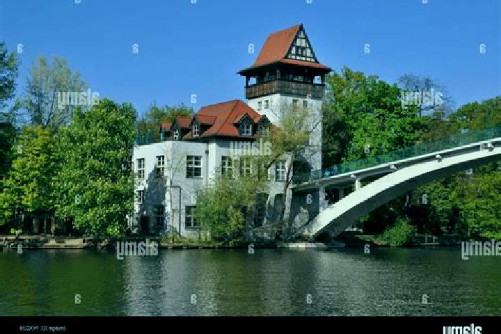 Escorts Alt-Treptow, Germany — Local Companions