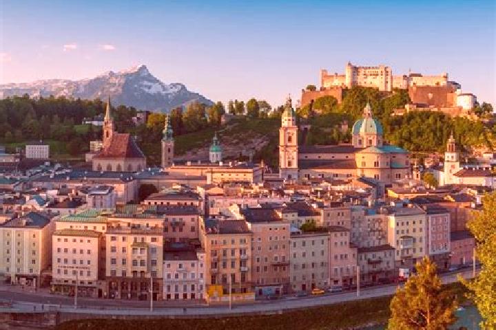Escorts Altnagelberg, Austria — Local Companions