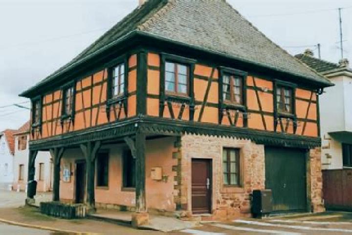 Escorts Altorf, France — Local Companions