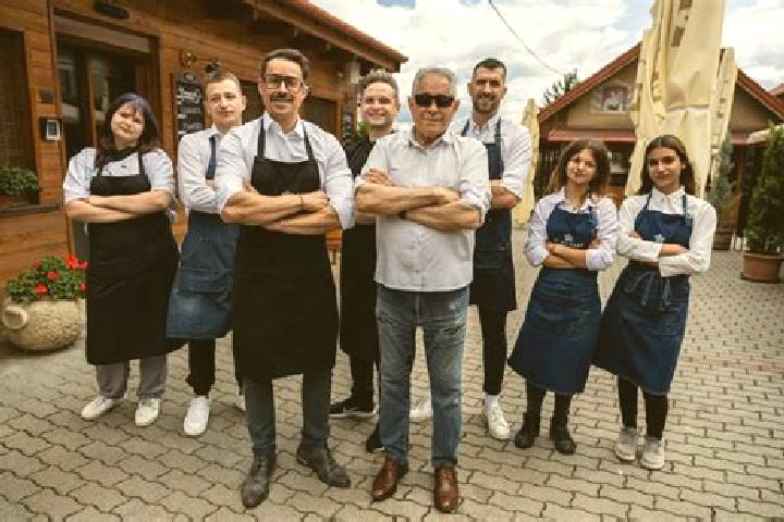 Escorts Alunisu, Romania — Local Companions