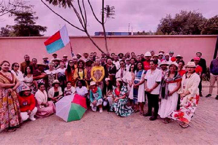 Escorts Ambarakaraka, Madagascar — Local Companions