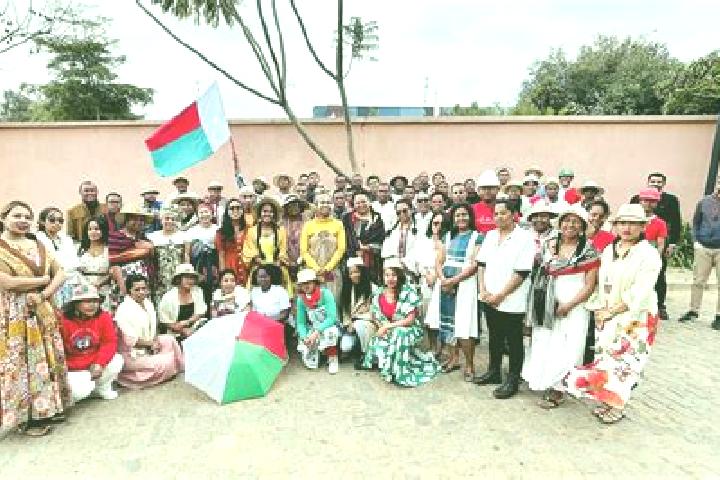 Escorts Ambodivoara, Madagascar — Local Companions