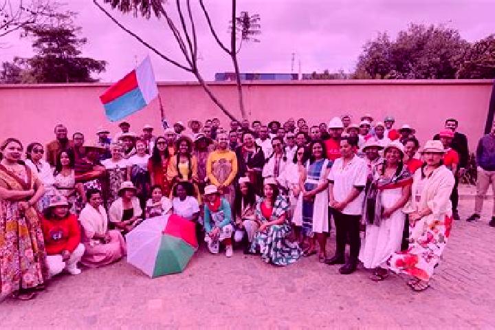 Escorts Ambohitrandriamanitra, Madagascar — Local Companions