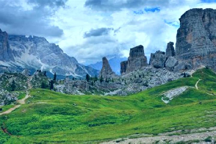 Escorts Ampezzo, Italy — Local Companions