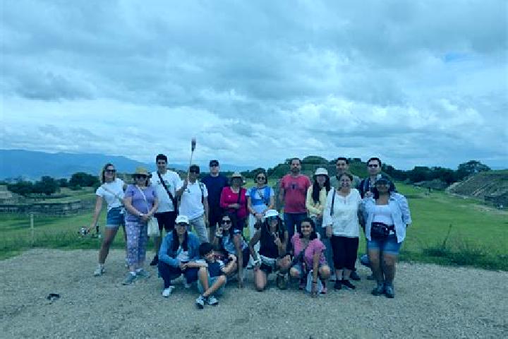 Escorts Ampliacion Tezoyuca, Mexico — Local Companions