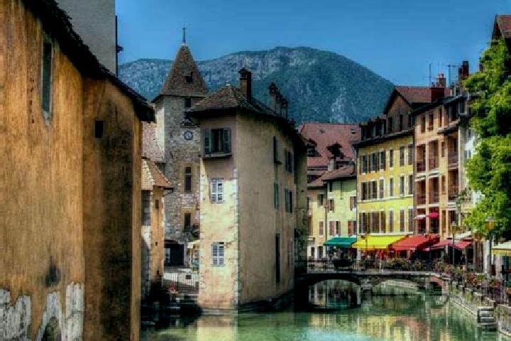 Escorts Annecy-le-Vieux, France — Local Companions