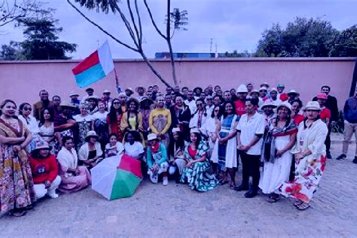 Escorts Antsohimbondrona, Madagascar — Local Companions