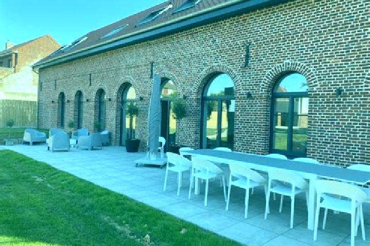 Escorts Anzin-Saint-Aubin, France — Local Companions