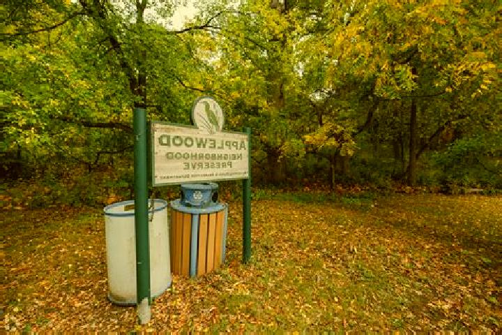 Escorts Applewood Park, Canada — Local Companions
