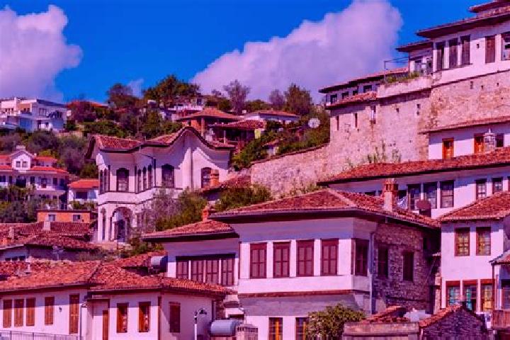 Escorts Aranitas, Albania — Local Companions