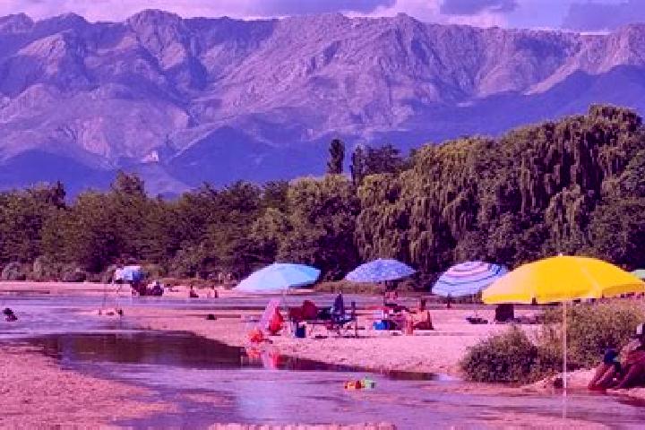 Escorts Arroyo de Los Patos, Argentina — Local Companions