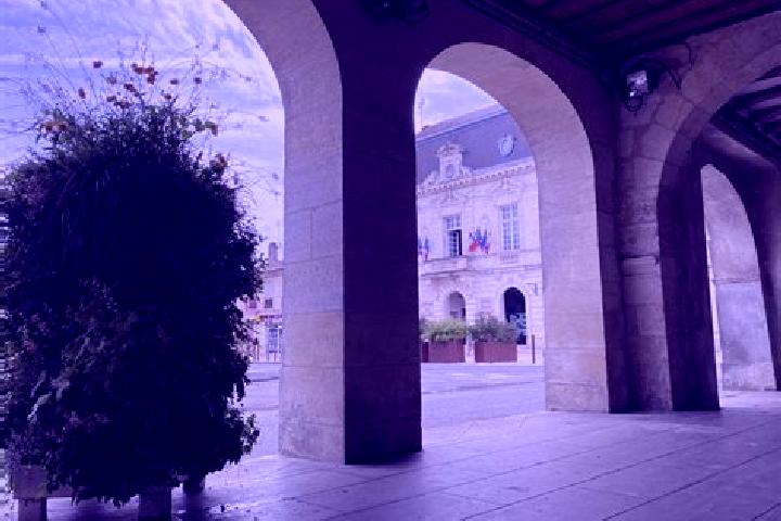 Escorts Artigues-pres-Bordeaux, France — Local Companions