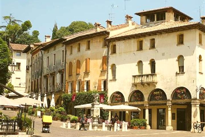 Escorts Asolo, Italy — Local Companions