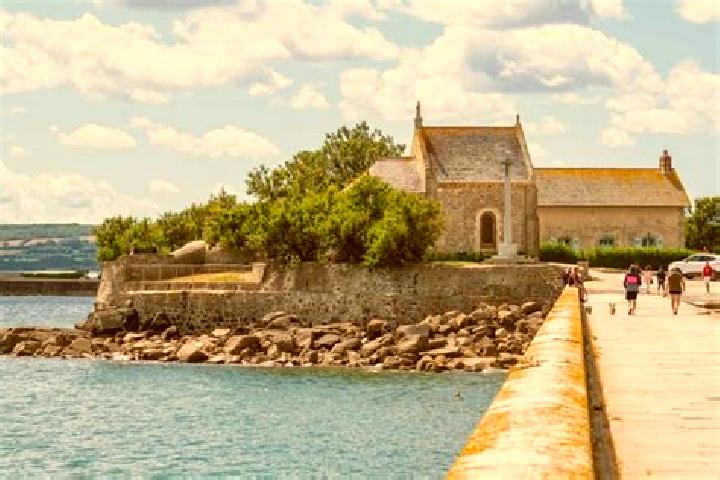 Escorts Aubin-Saint-Vaast, France — Local Companions