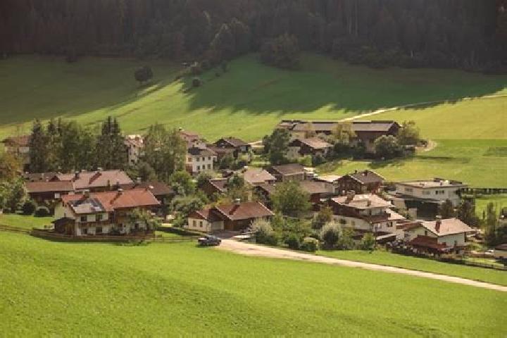 Escorts Auffach, Austria — Local Companions