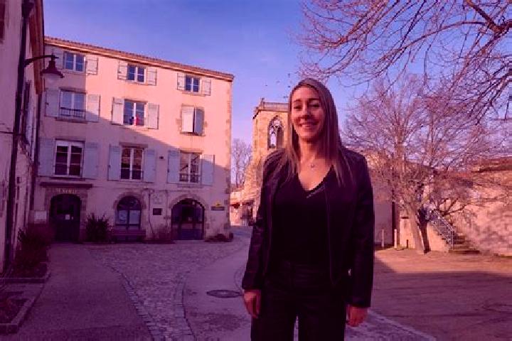 Escorts Authezat, France — Local Companions