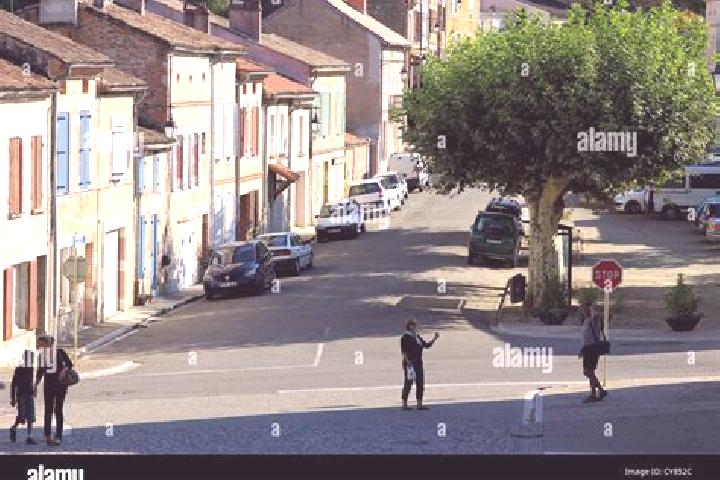 Escorts Auvillar, France — Local Companions