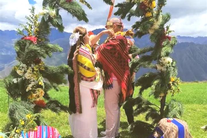Escorts Ayacancha, Peru — Local Companions