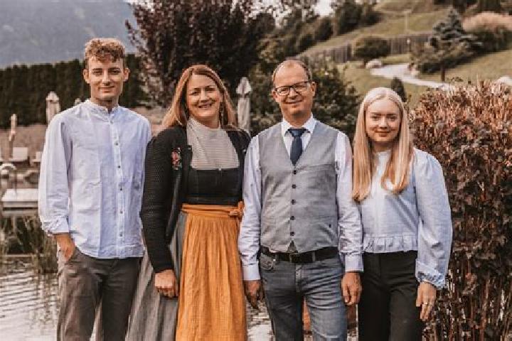 Escorts Bad Haering, Austria — Local Companions