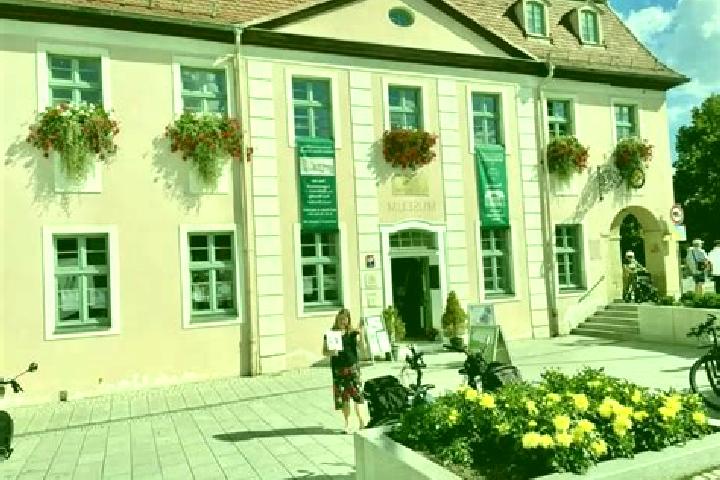 Escorts Bad Koestritz, Germany — Local Companions