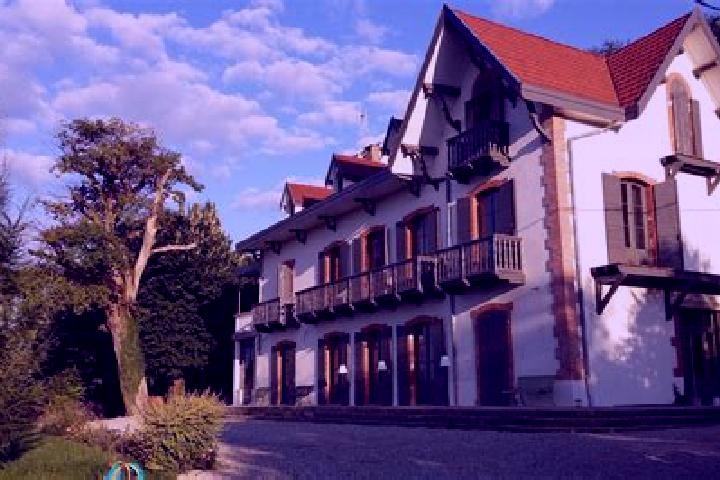 Escorts Badinieres, France — Local Companions