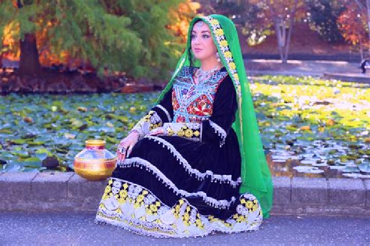 Escorts Bagh Anar-e Milas, Iran — Local Companions
