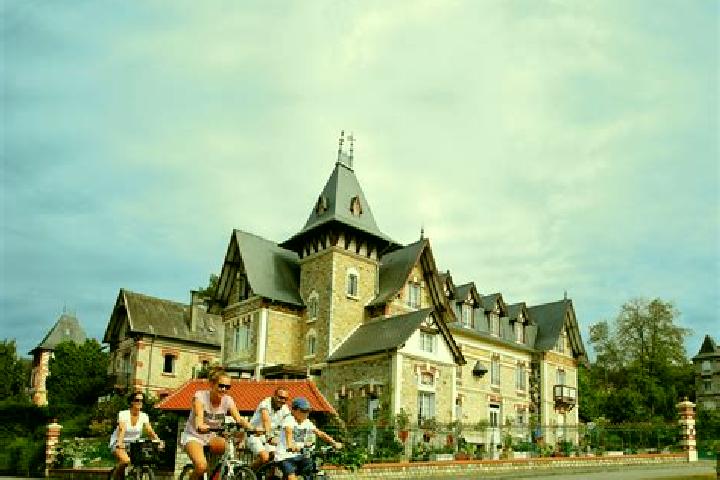 Escorts Bagnoles-de-l Orne, France — Local Companions