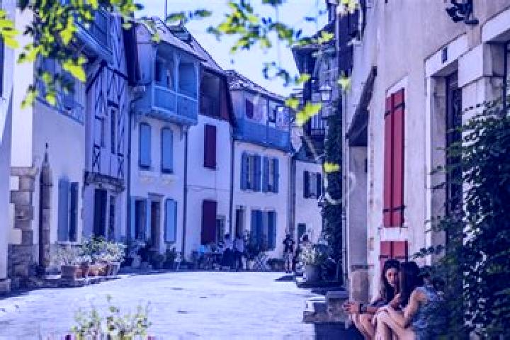 Escorts Baigts-de-Bearn, France — Local Companions