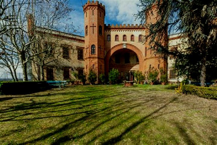 Escorts Baldissero Torinese, Italy — Local Companions