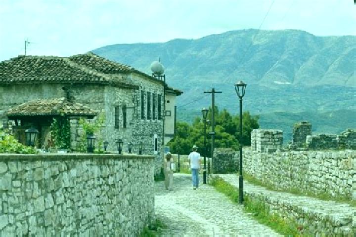 Escorts Ballagat, Albania — Local Companions