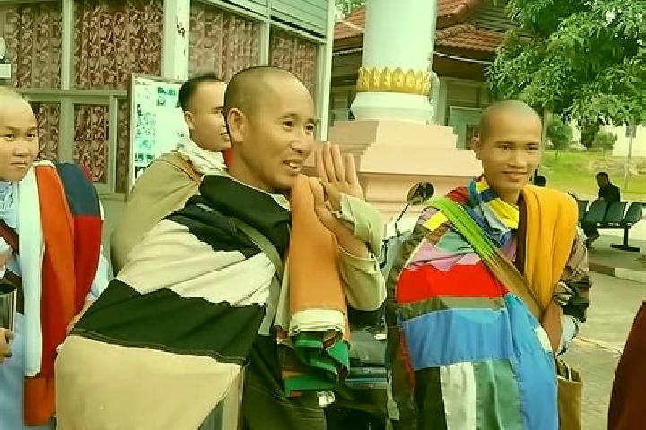 Escorts Ban Khangviang, Laos — Local Companions