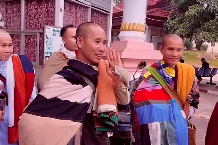 Escorts Ban Namuang, Laos — Local Companions