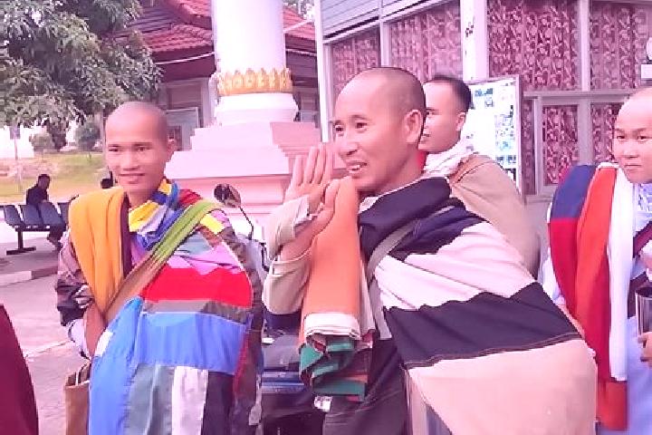 Escorts Ban Thakham, Laos — Local Companions