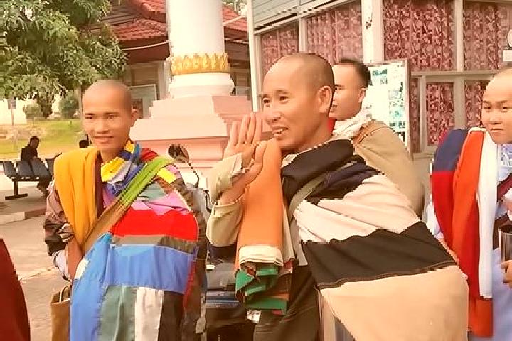 Escorts Ban Thakho, Laos — Local Companions
