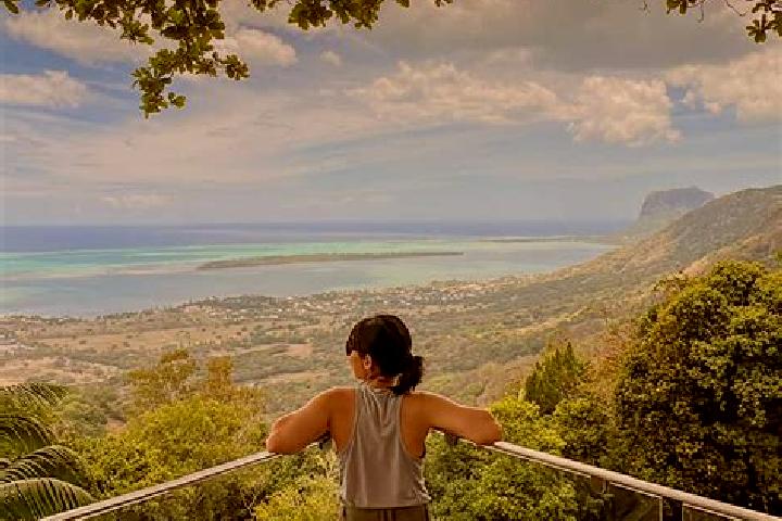 Escorts Bananes, Mauritius — Local Companions