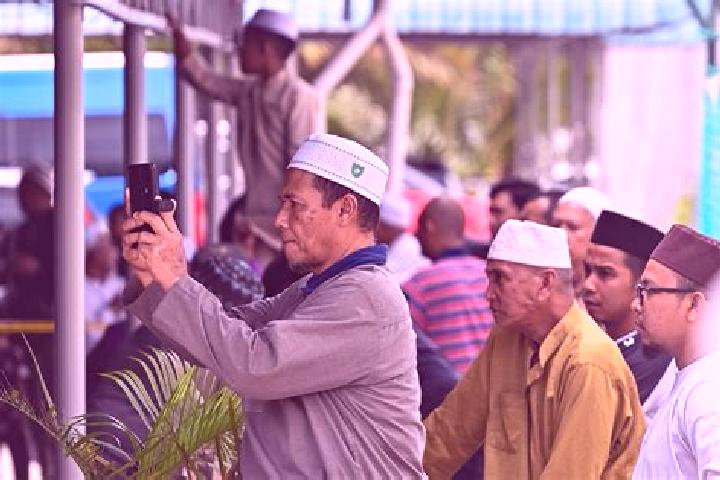 Escorts Bandar Al-Muktafi Billah Shah, Malaysia — Local Companions